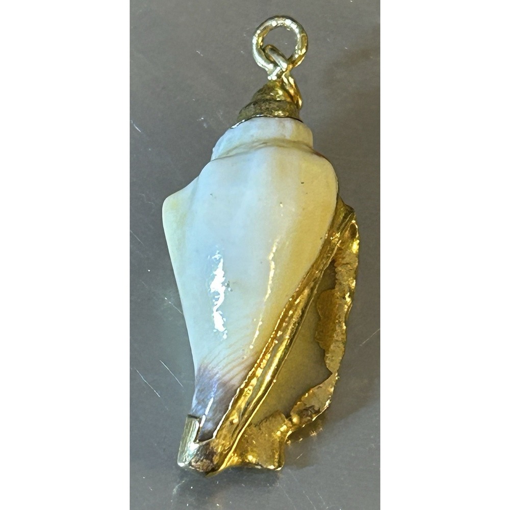NWOT Handmade Juvenile Queen Conch Shell Pendant Gold-Tone Artisan Jewelry